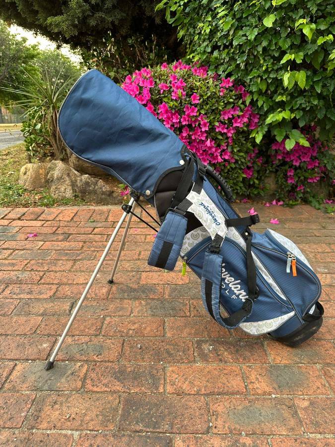 Kids size small cleverland golf set missing driver