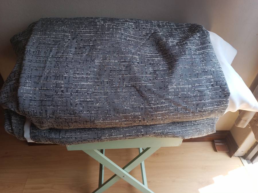 Set of two top quality lined curtains in excellent condition