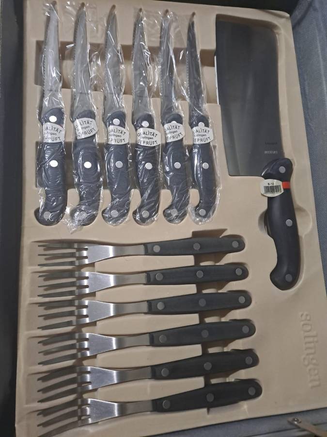 Stunning Solingen 19 piece cutlery set in wooden case in excellent condition