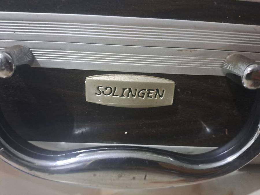 Stunning Solingen 19 piece cutlery set in wooden case in excellent condition