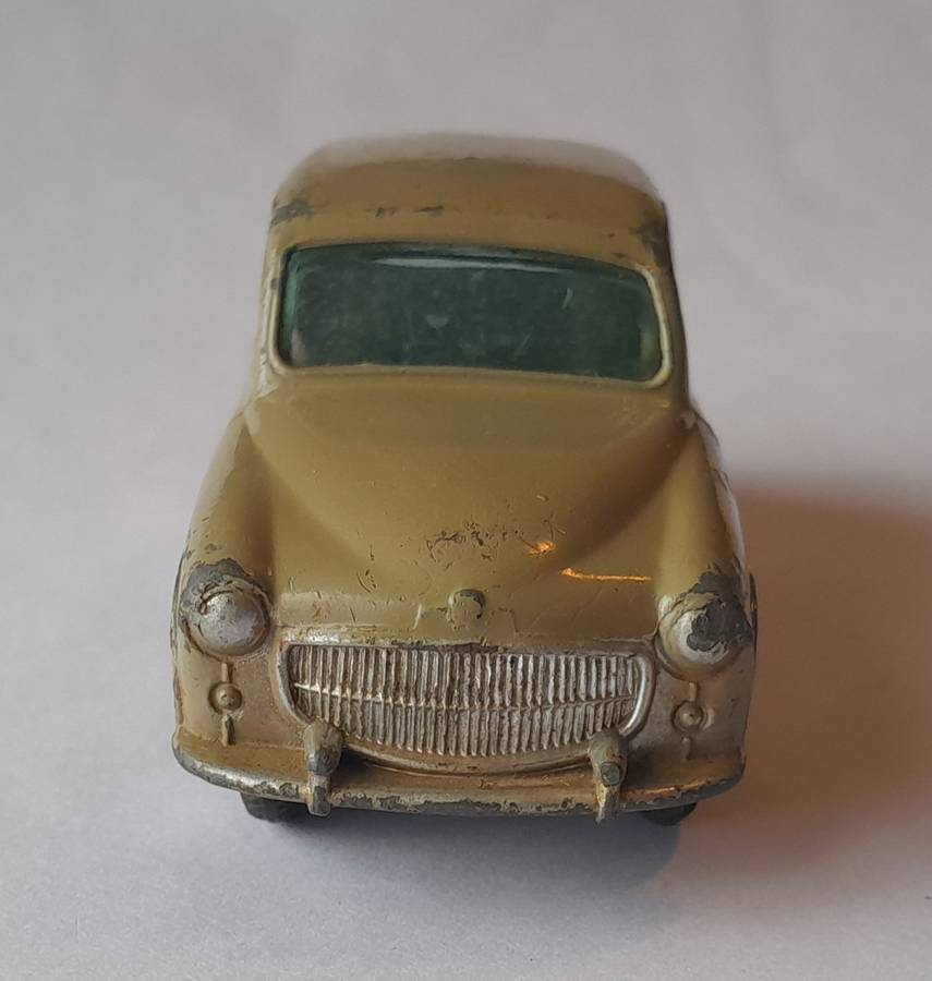 Corgi Toys 206 Hillman Husky Estate (Unboxed). 8.6cm.