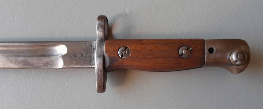 WW1 Pattern 1907 Sanderson Bayonet with WW2 Mangrovite Scabbard and Leather Frog.