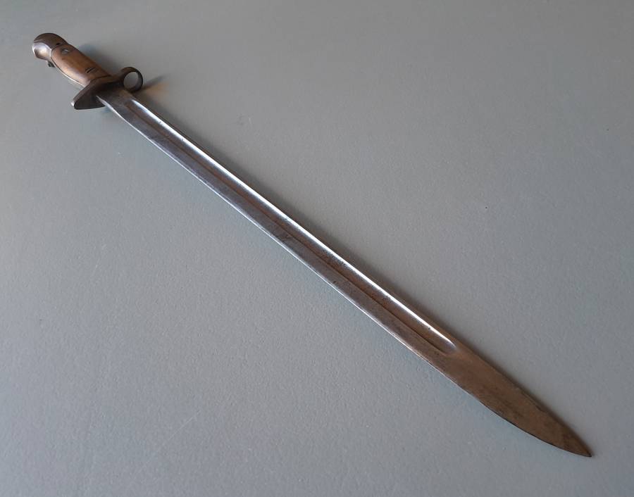 WW1 Pattern 1907 Sanderson Bayonet with WW2 Mangrovite Scabbard and Leather Frog.