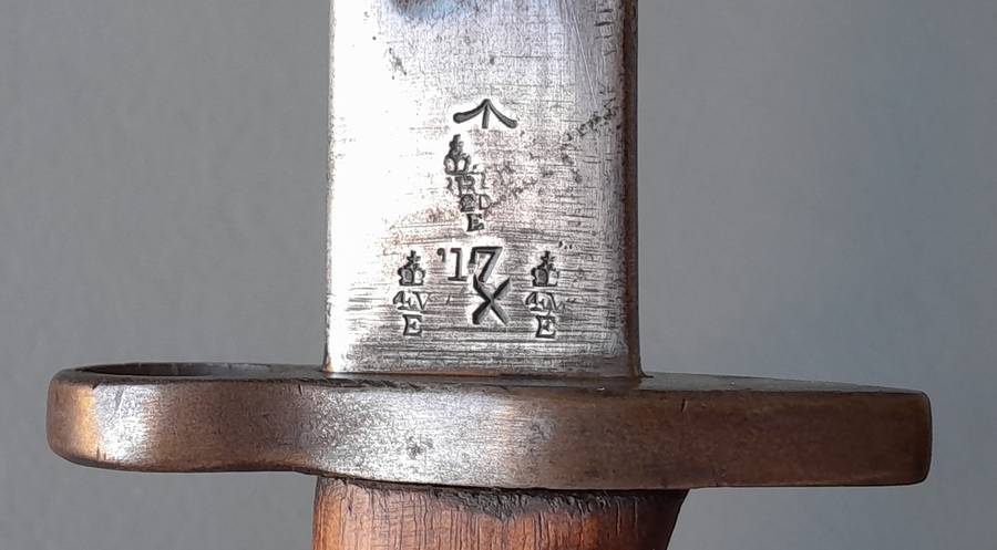 WW1 Pattern 1907 Sanderson Bayonet with WW2 Mangrovite Scabbard and Leather Frog.