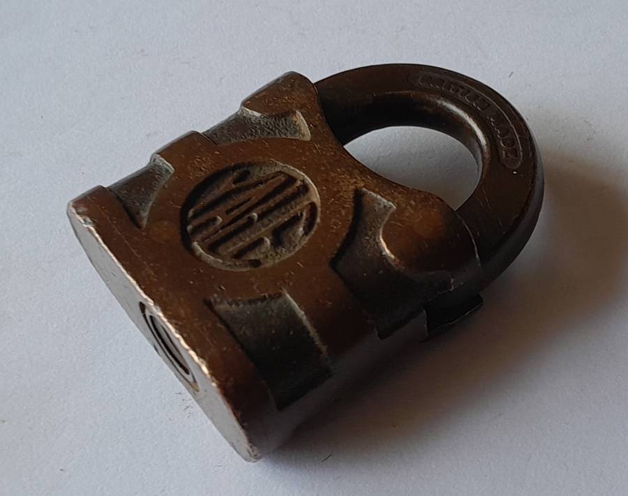 Antique Yale Padlock.  No Key.  5 x 4cm.