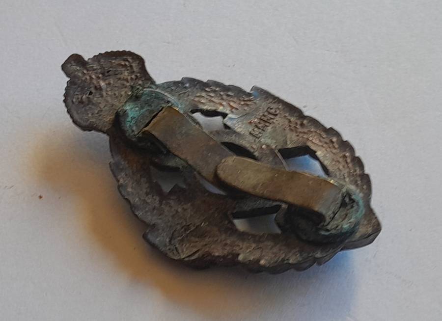 WW2 Royal Electrical Mechanical Engineers Badge.  Clasp Intact.