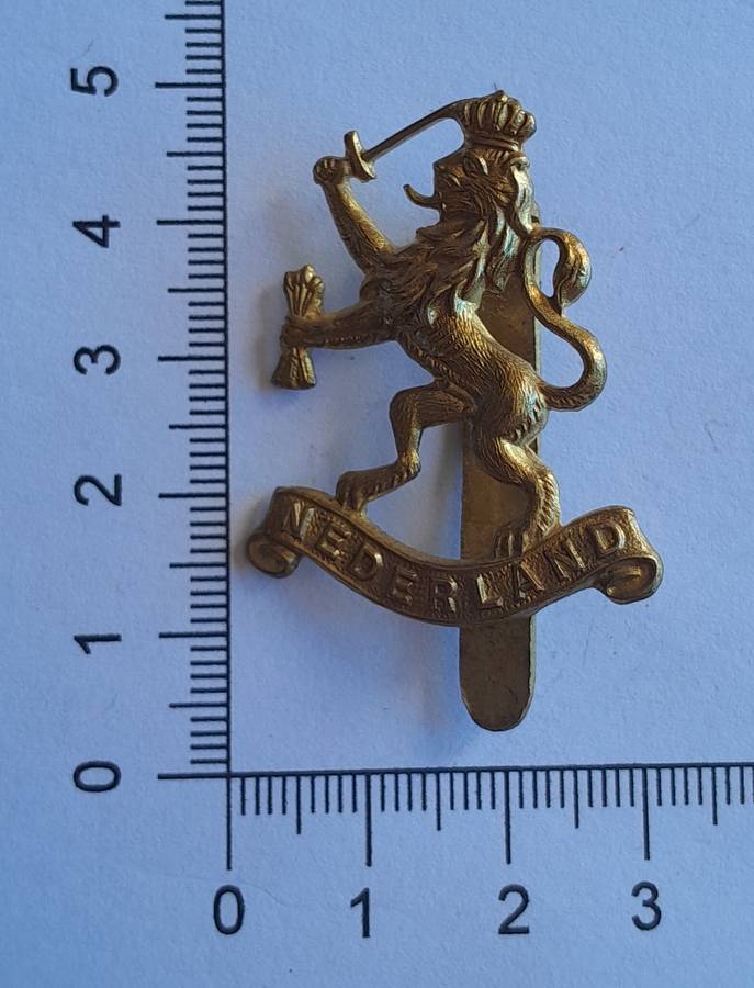 WW2 Netherlands Dutch Army in Exile Cap Badge.  JR Gaunt. Slider Intact.