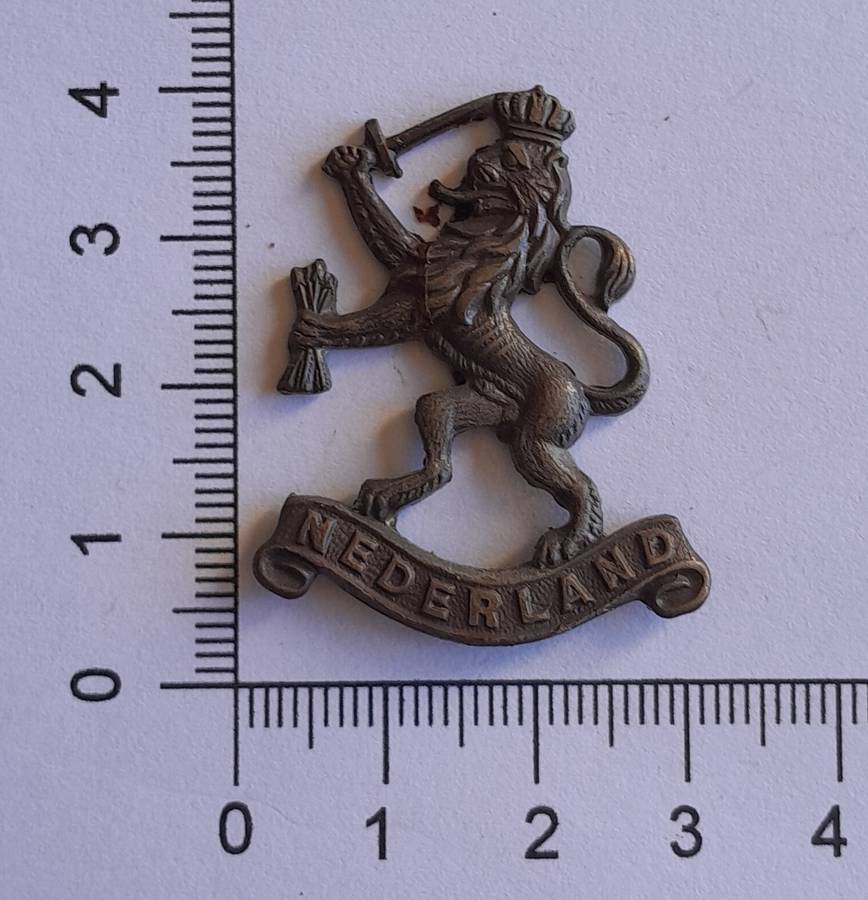 WW2 Netherlands Dutch Army in Exile Cap Badge.  JR Gaunt. No Lugs.