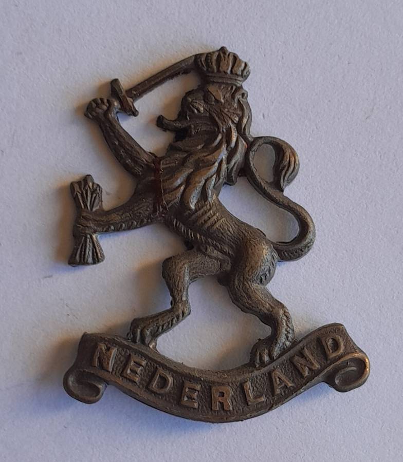 WW2 Netherlands Dutch Army in Exile Cap Badge.  JR Gaunt. No Lugs.