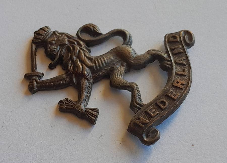 WW2 Netherlands Dutch Army in Exile Cap Badge.  JR Gaunt. No Lugs.