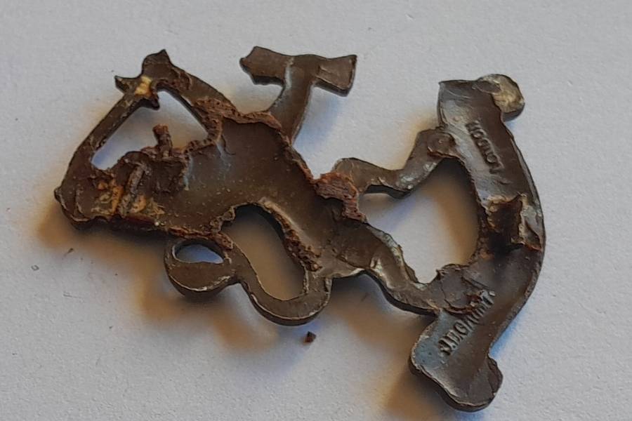 WW2 Netherlands Dutch Army in Exile Cap Badge.  JR Gaunt. No Lugs.