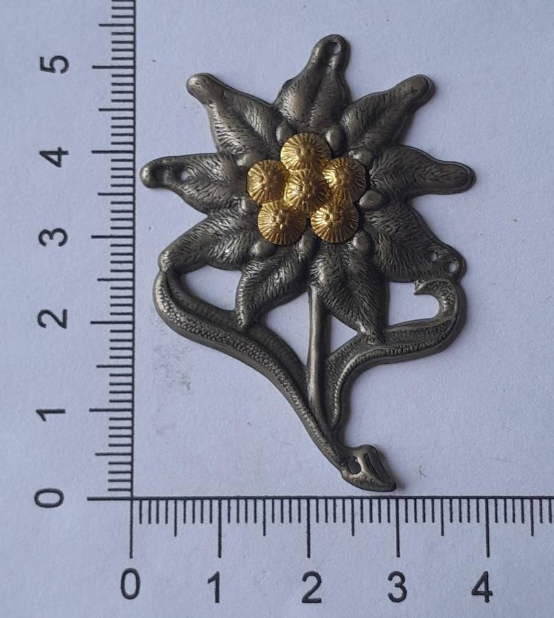 WW2 German Army Alpenkorps (Mountain Troops) Edelweiss Hat Badge. Possibly A Replica.
