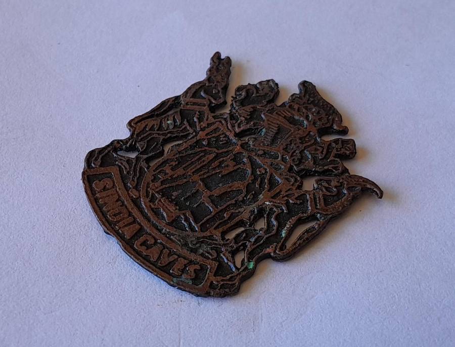 Rare Vintage Rhodesian "Sinoia Caves" Metal Badge.