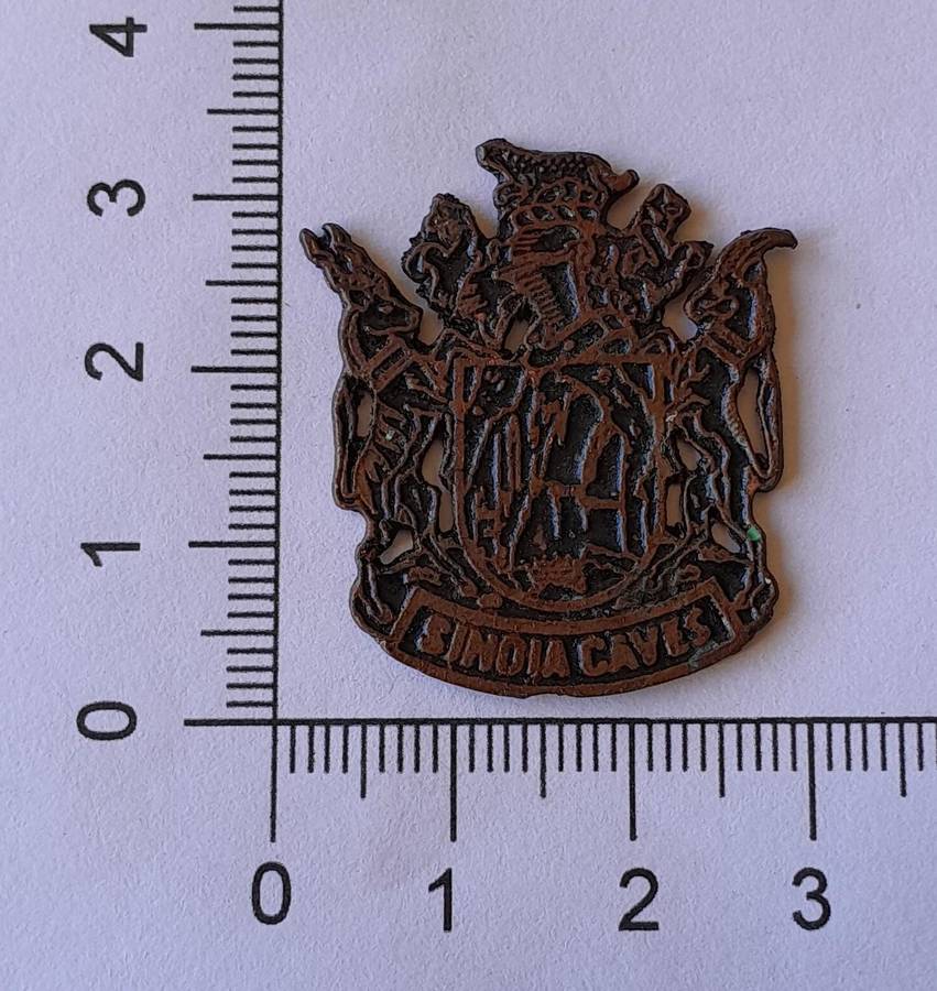 Rare Vintage Rhodesian "Sinoia Caves" Metal Badge.