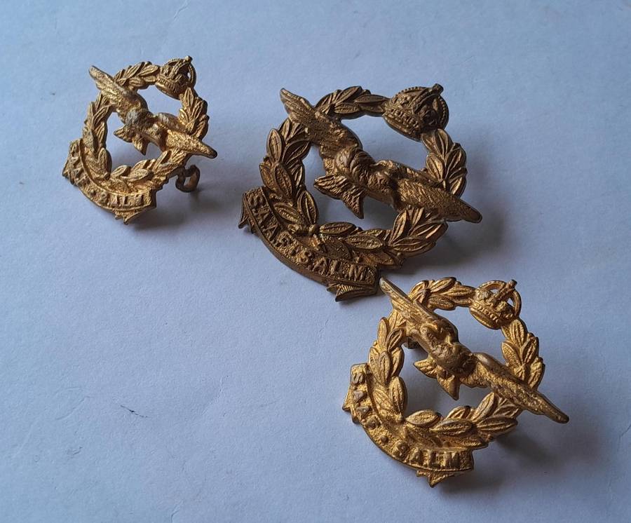 WW2 SA Air Force Badge Set.  Cap & 2 Collars (facing).  Lugs Intact.