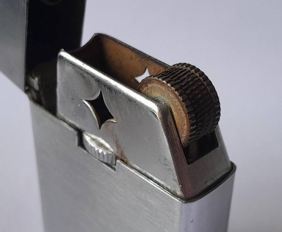 Vintage Japanese "Royal Kind" Windproof Butane Gas Lighter.