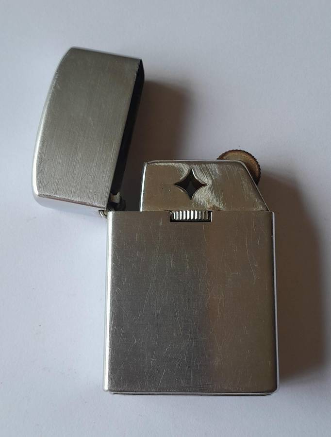 Vintage Japanese "Royal Kind" Windproof Butane Gas Lighter.