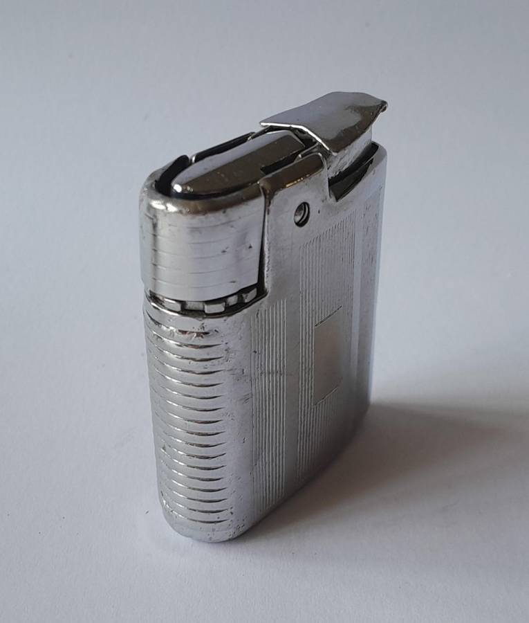 Vintage Ronson Art Deco Pocket Petrol Lighter.  Made In England.