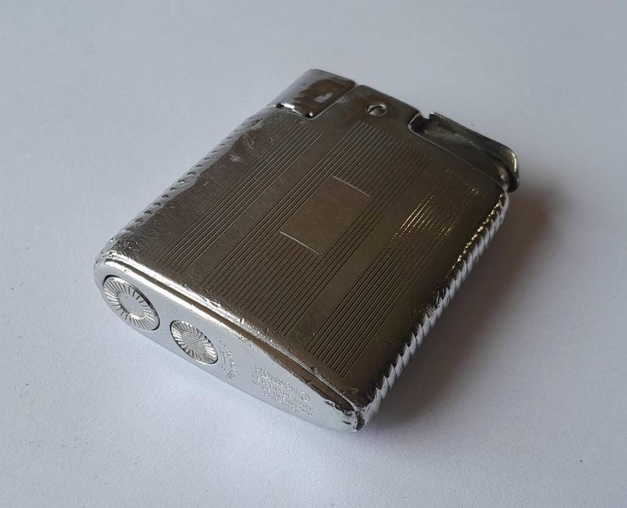 Vintage Ronson Art Deco Pocket Petrol Lighter.  Made In England.