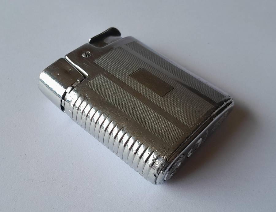 Vintage Ronson Art Deco Pocket Petrol Lighter.  Made In England.