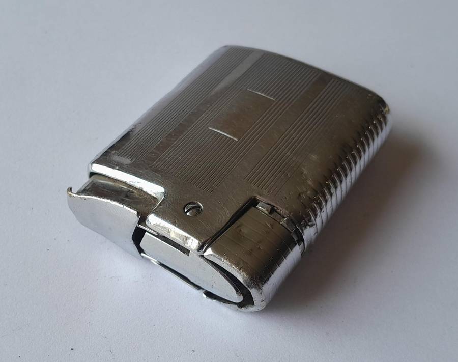 Vintage Ronson Art Deco Pocket Petrol Lighter.  Made In England.