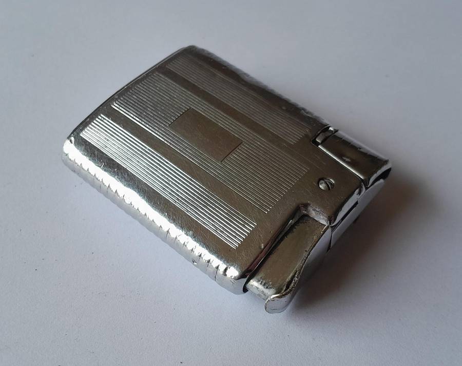 Vintage Ronson Art Deco Pocket Petrol Lighter.  Made In England.