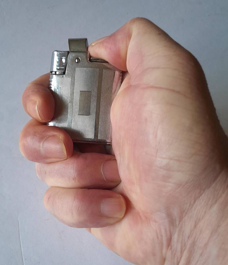 Vintage Ronson Art Deco Pocket Petrol Lighter.  Made In England.