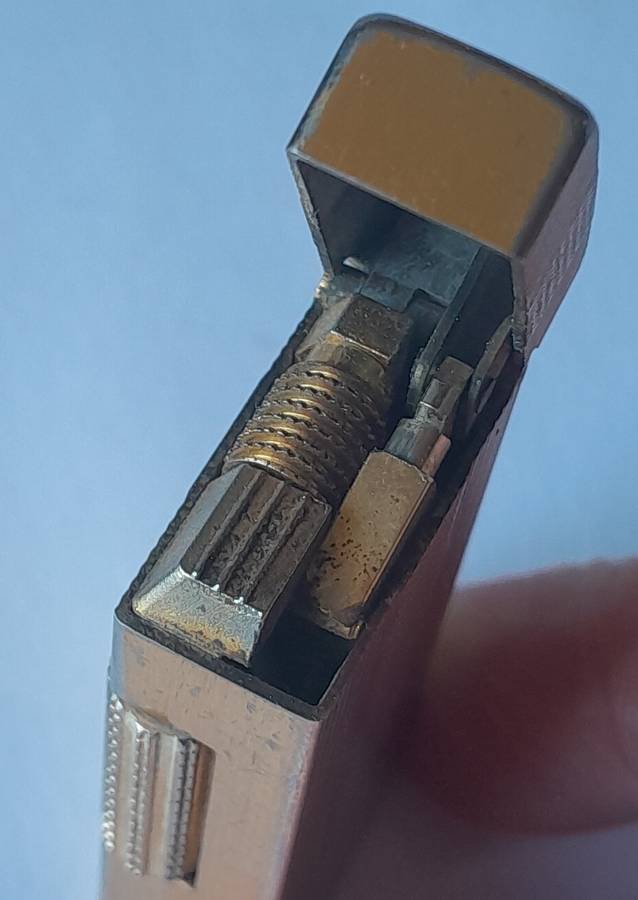 1970's/80's Japanese "Win 2000" Gold Tone Butane Gas Lighter.
