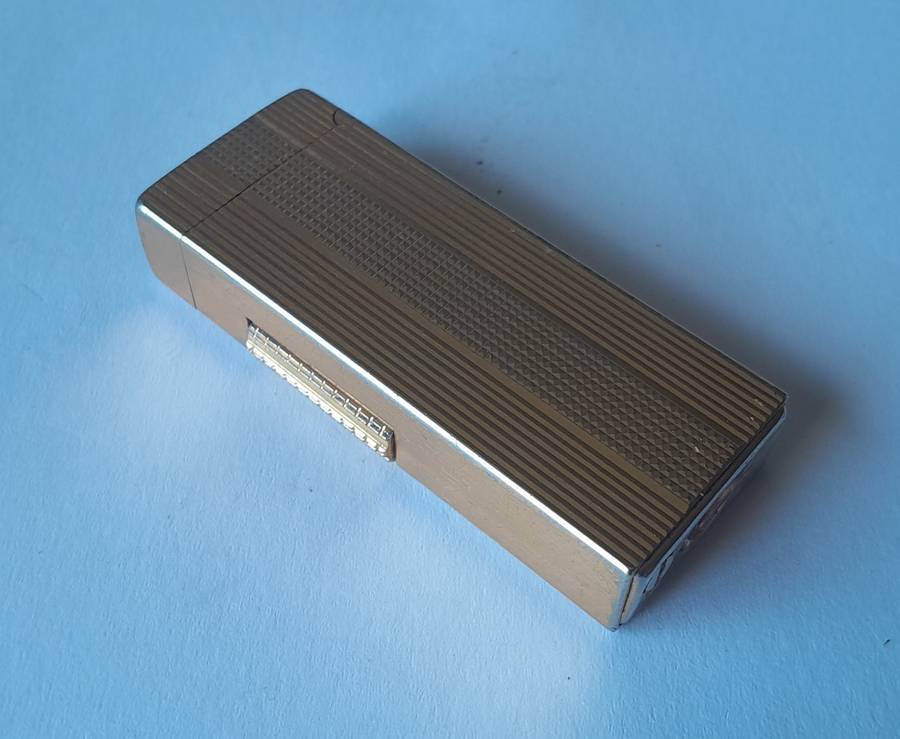 1970's/80's Japanese "Win 2000" Gold Tone Butane Gas Lighter.