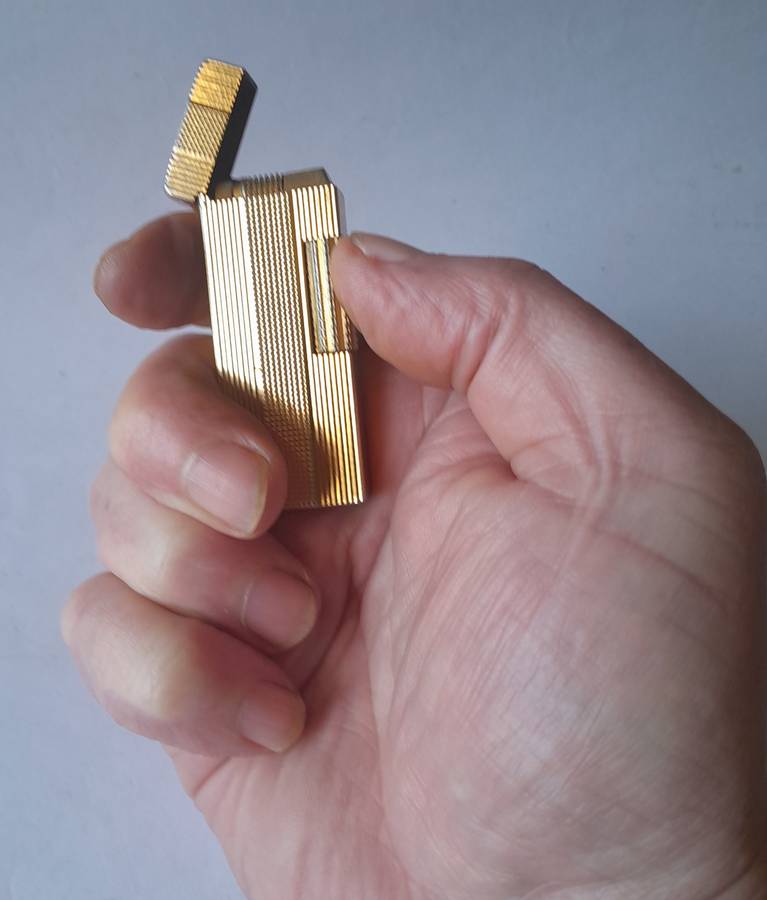 1970's/80's Japanese "Win 2000" Gold Tone Butane Gas Lighter.