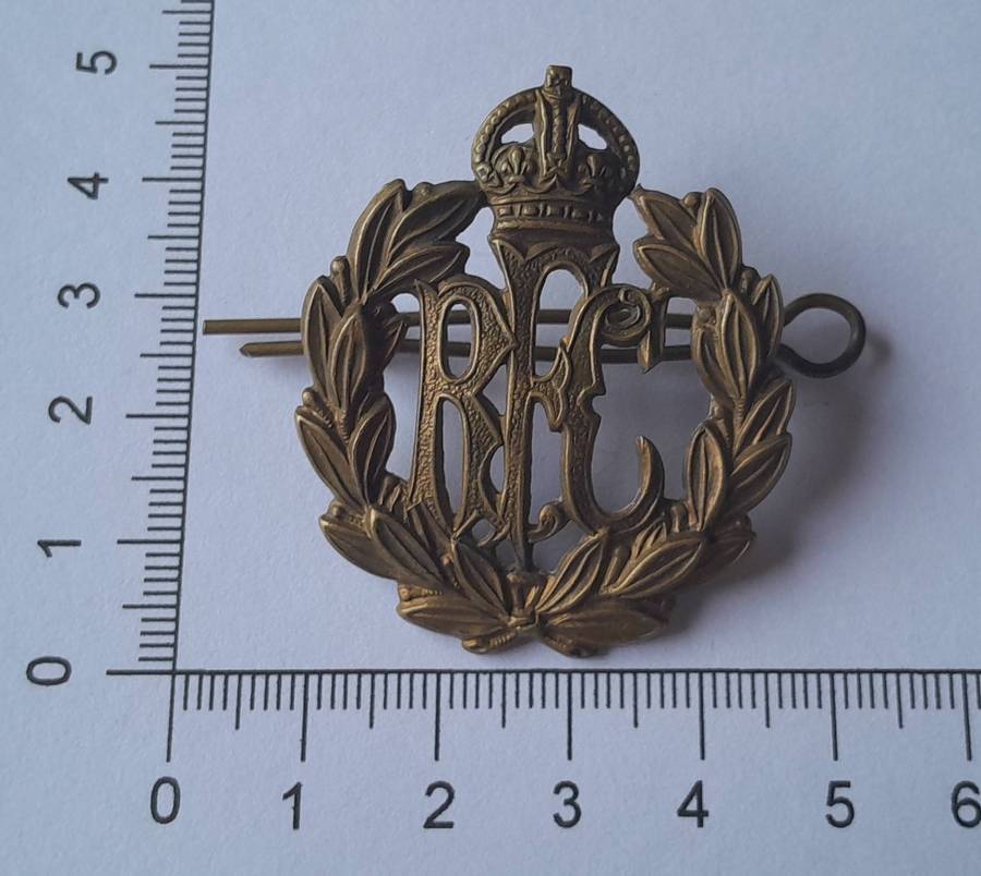 Rare WW1 Royal Flying Corps Cap Badge.  (Pre-RAF).  Lugs Intact.