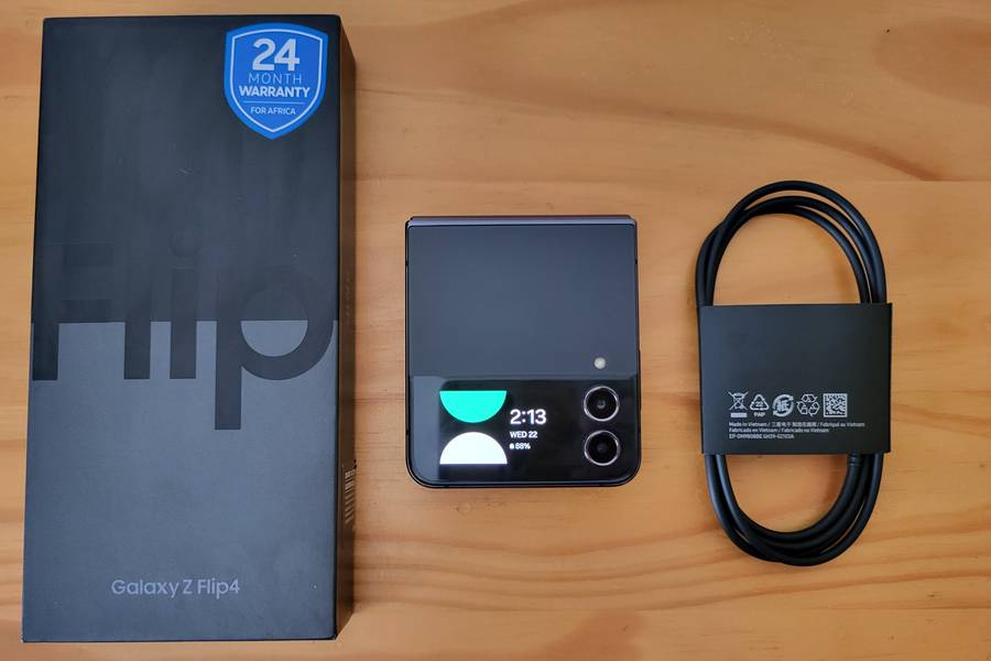 MINT SAMSUNG Z FLIP 4 256GB | BOXED WITH ACCESSORIES