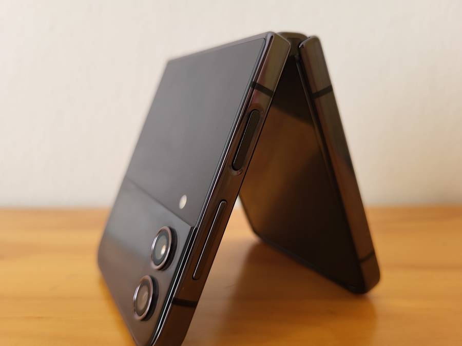 MINT SAMSUNG Z FLIP 4 256GB | BOXED WITH ACCESSORIES