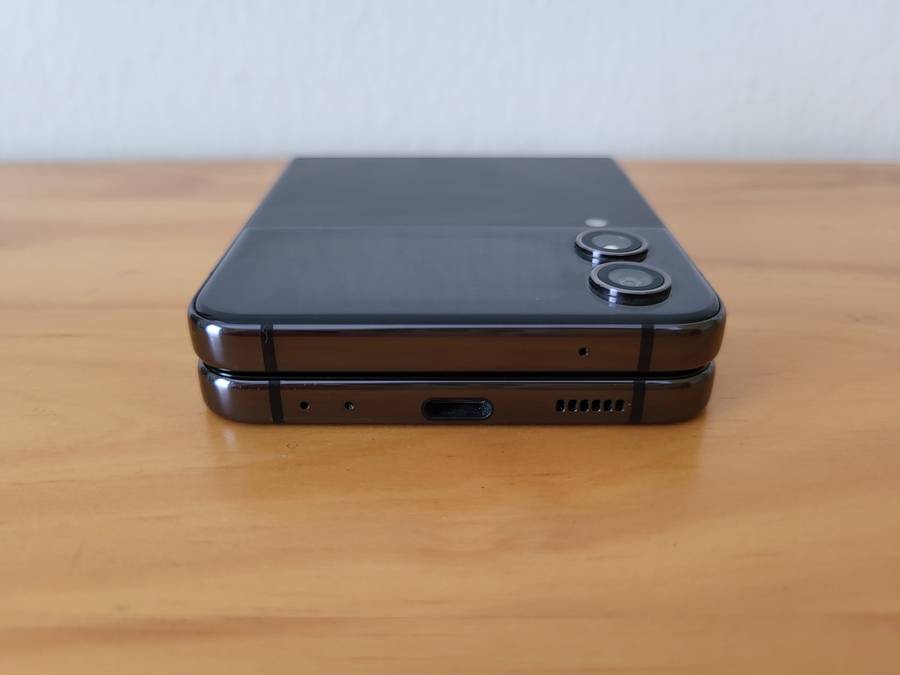 MINT SAMSUNG Z FLIP 4 256GB | BOXED WITH ACCESSORIES