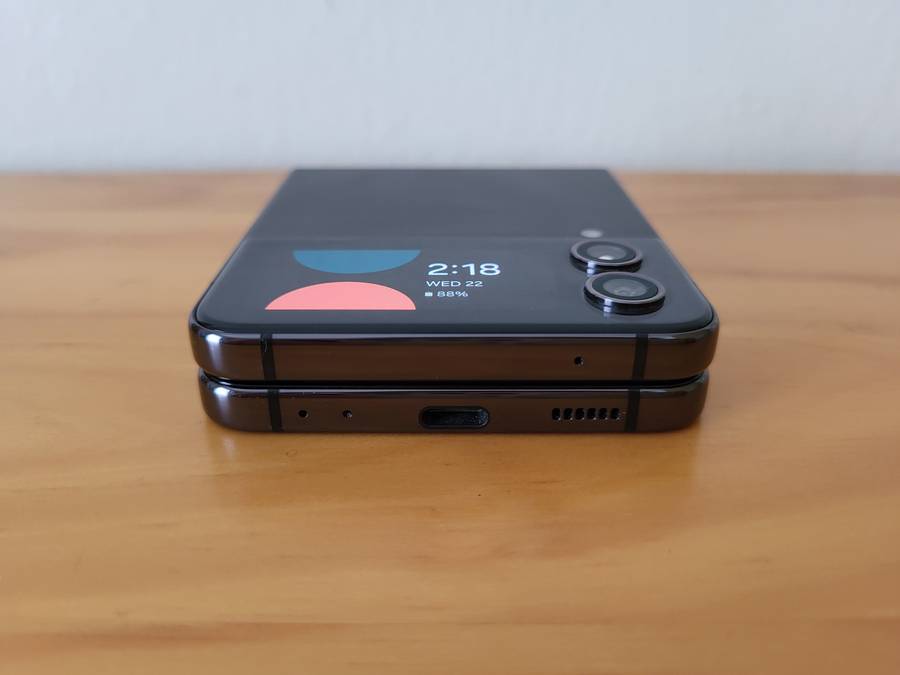 MINT SAMSUNG Z FLIP 4 256GB | BOXED WITH ACCESSORIES