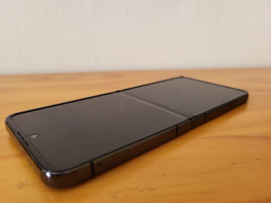 MINT SAMSUNG Z FLIP 4 256GB | BOXED WITH ACCESSORIES