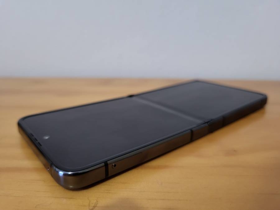 Samsung Z Flip 5 256GB + Extras