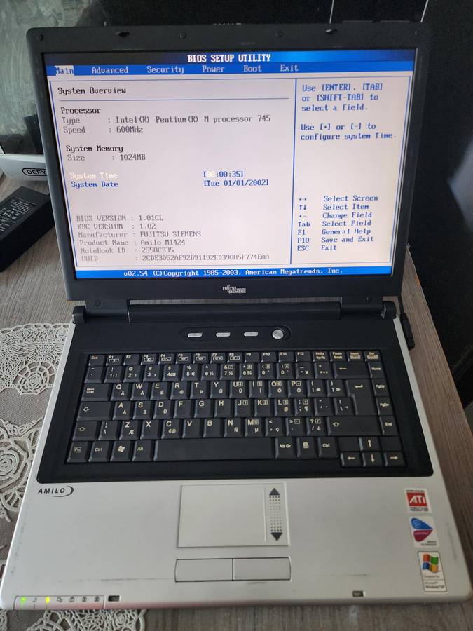 FUJITSU AMILO M1424 LAPTOP FOR SALE PLEASE READ AD !!!!