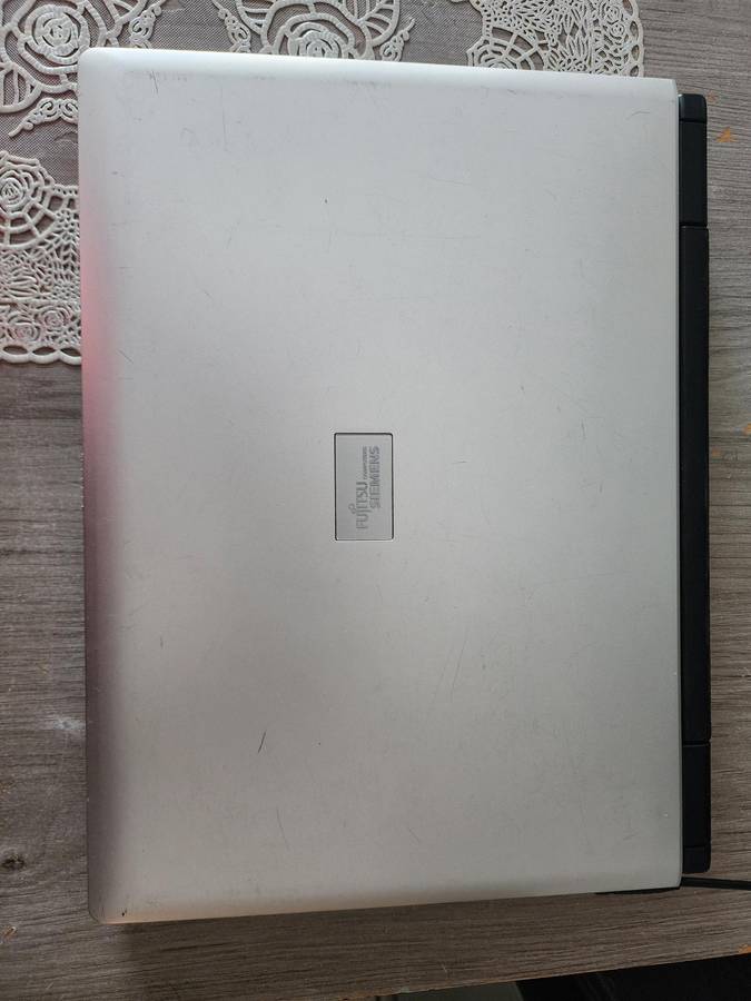 FUJITSU AMILO M1424 LAPTOP FOR SALE PLEASE READ AD !!!!
