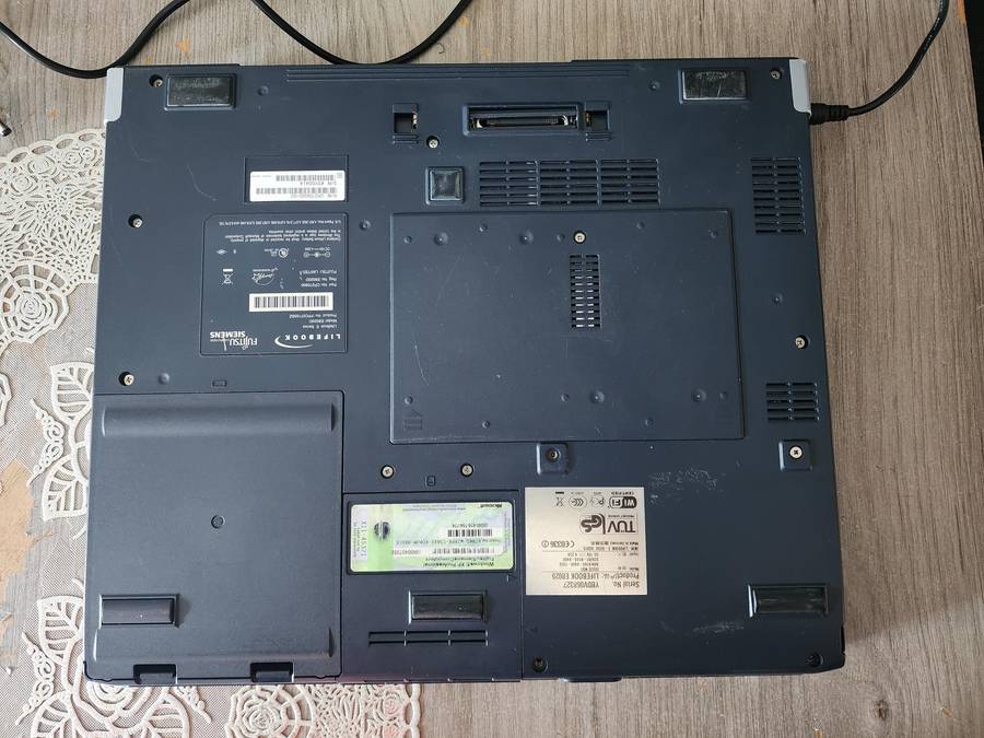 Fujitsu Siemens Lifebook E8020 Laptop