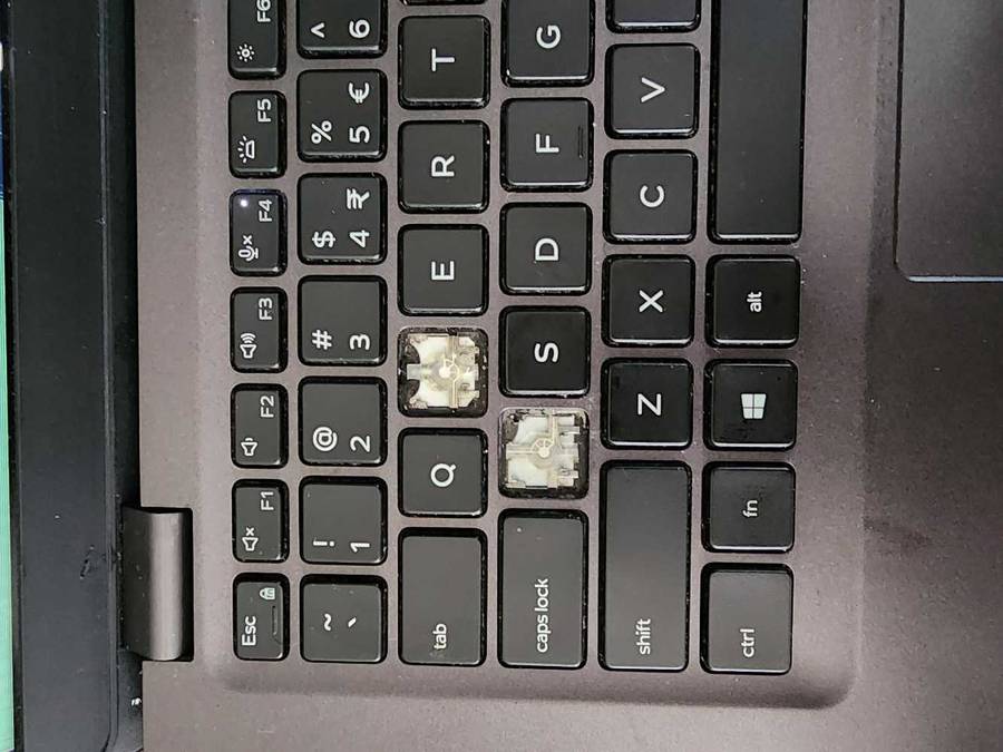 DELL LATITUDE 5300 i5 8TH GEN LAPTOP FOR SPARES PLEASE READ AD !!!!