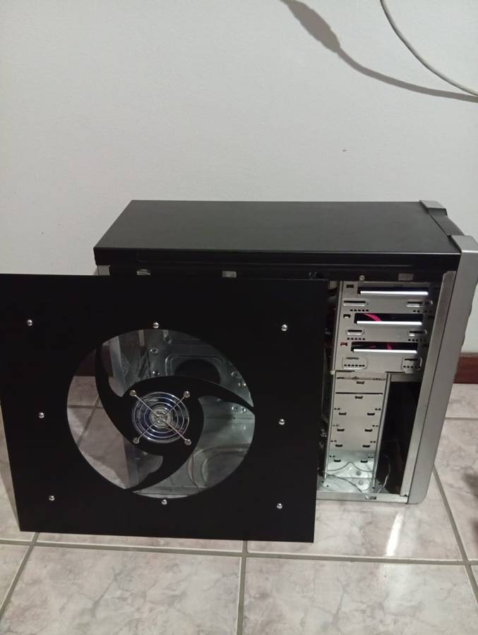Computer case with Media Dsahboard