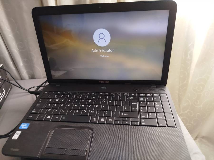 Toshiba Satelite C850 Laptop