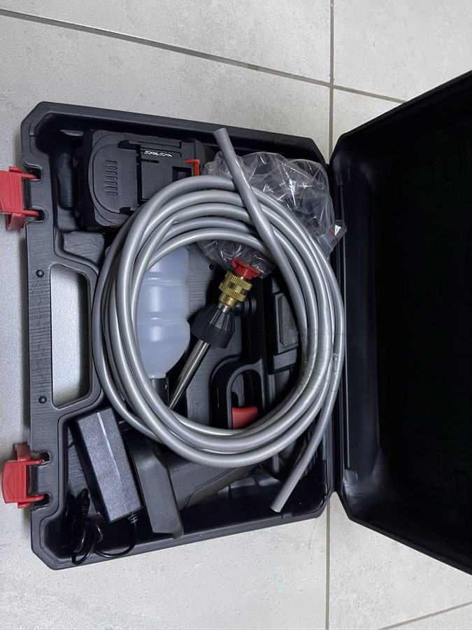 Battery cleaning gun