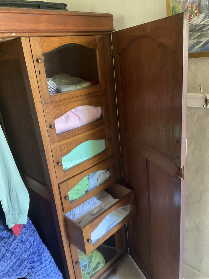 SINGLE WOODEN WARDROBE