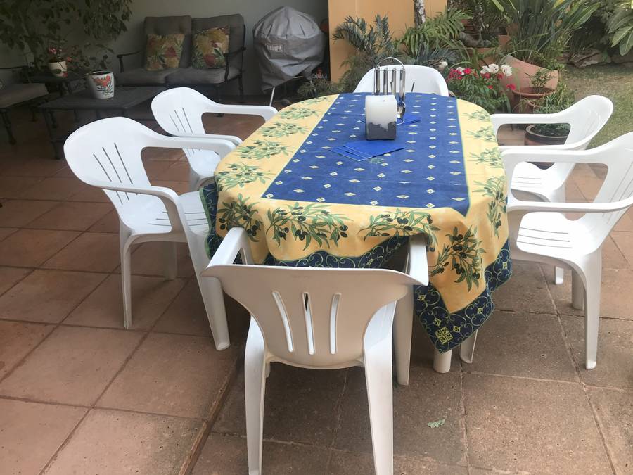 Plastic Patio Table & 6 Chairs