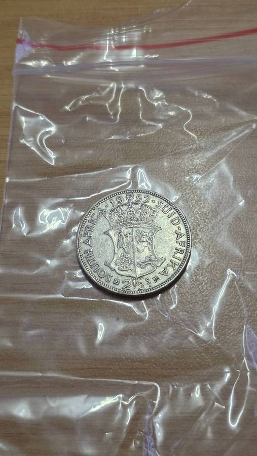 1952 2 AND A HALF SHILLINGS SILVER COIN