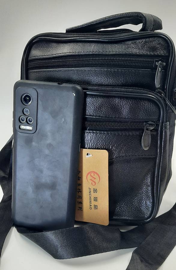 Genuine Cowhide Leather Men's/Ladies Unisex Crossbody Shoulder Bag with Adjustable Strap.