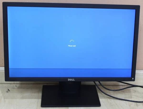 Dell E2318H 23" FHD Monitor - (1920x1080) Monitor [ Bottom Has Dark Bar - Read Description]