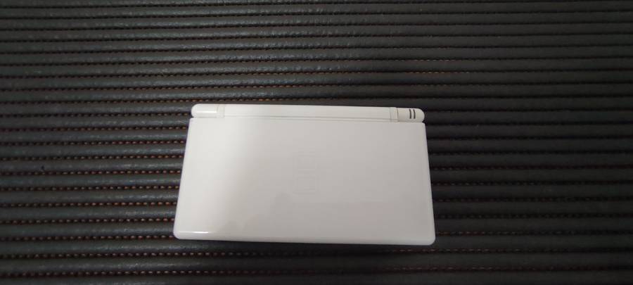 Nintendo DS Lite With 3 Games